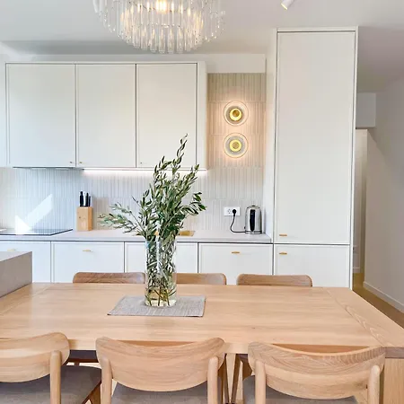 Apartment Urban Art Retreat By Belmont Realty