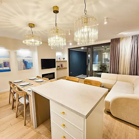 Urban Art Retreat By Belmont Realty Apartment *