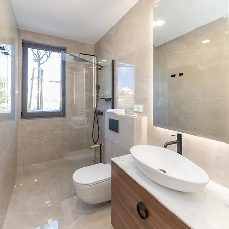 Urban Art Retreat By Belmont Realty Zadar