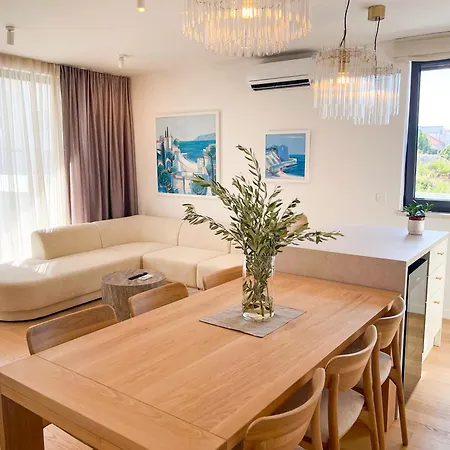 Urban Art Retreat By Belmont Realty アパート ザダル