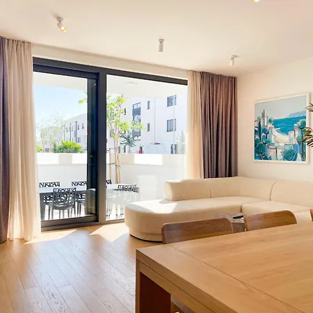 Urban Art Retreat By Belmont Realty * ザダル