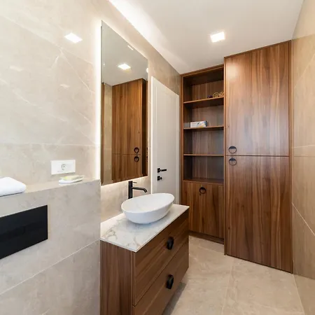 Urban Art Retreat By Belmont Realty * Zadar