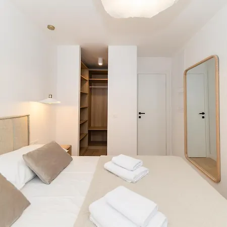 Urban Art Retreat By Belmont Realty Lägenhet